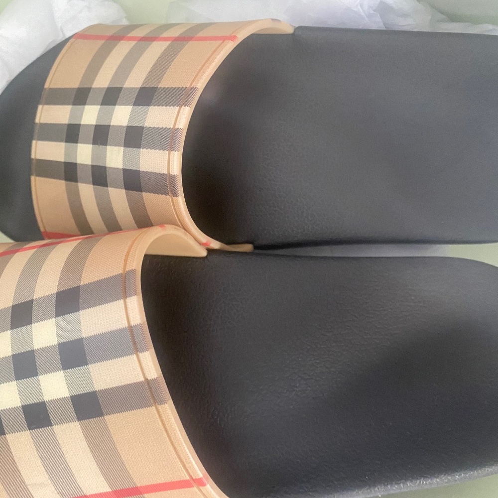 Used Burberry womens slides